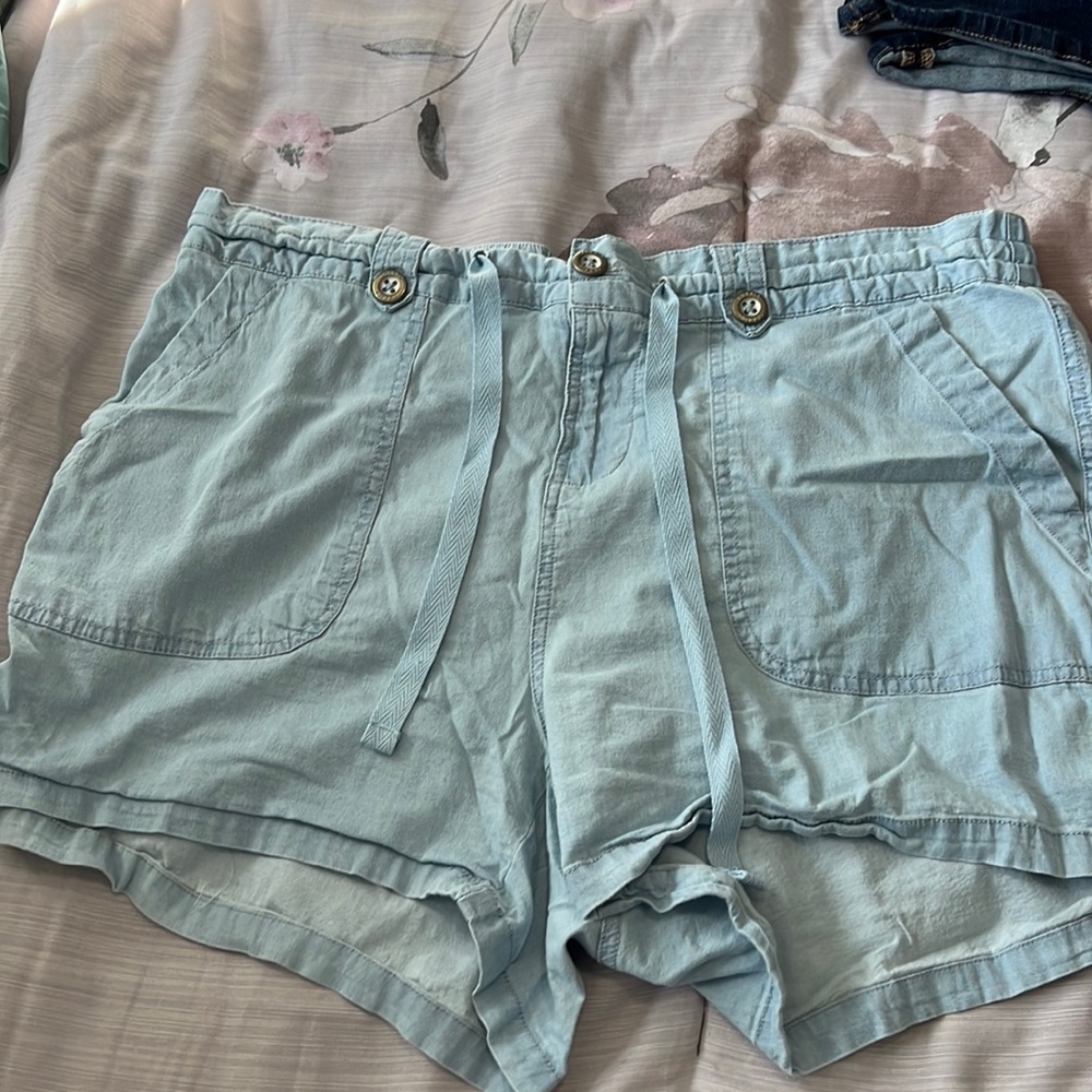 Torrid size 14 chambray shorts with tie belt